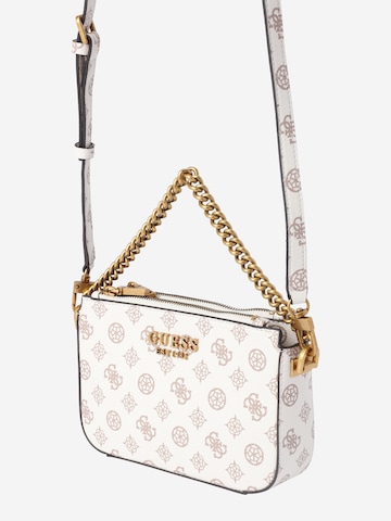 Sac à bandoulière 'Fynna' GUESS en beige : devant