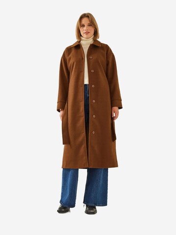 Cappotto di mezza stagione di Bianco Lucci in marrone
