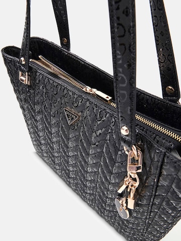 GUESS Schultertasche 'Stacey' in Schwarz