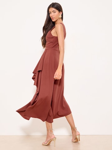 Lipsy Рокля в кафяво