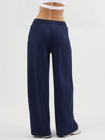 Busem - Regular Calças em azul