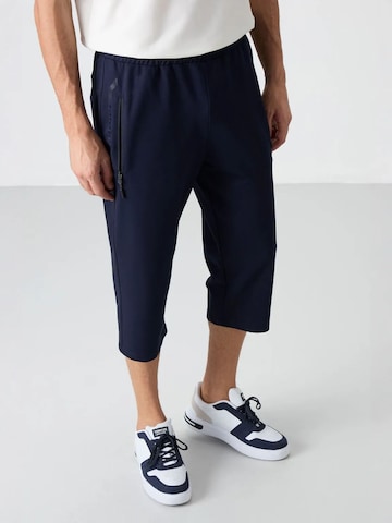 Tommy Life Regular Trousers in Blue: front