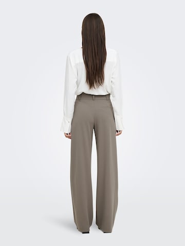 JDY - regular Pantalón plisado 'JDYGEGGO' en marrón