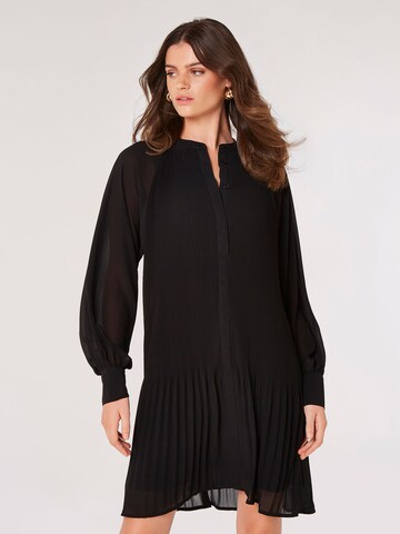 Robe Apricot en noir : devant