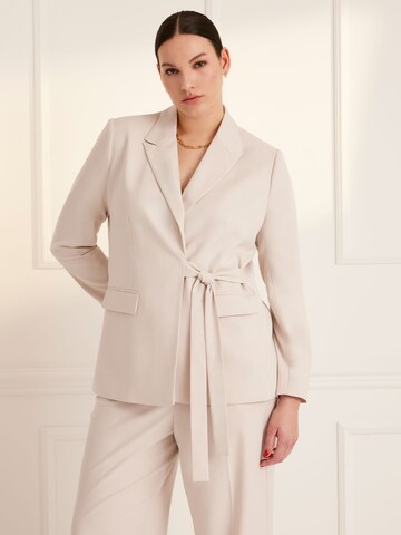 Guido Maria Kretschmer Curvy Blazers 'Giana' in Beige: voorkant