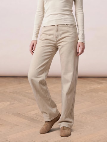 noar studios Regular Jeans in Beige