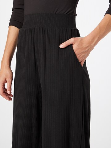 Urban Classics Wide Leg Hose in Schwarz