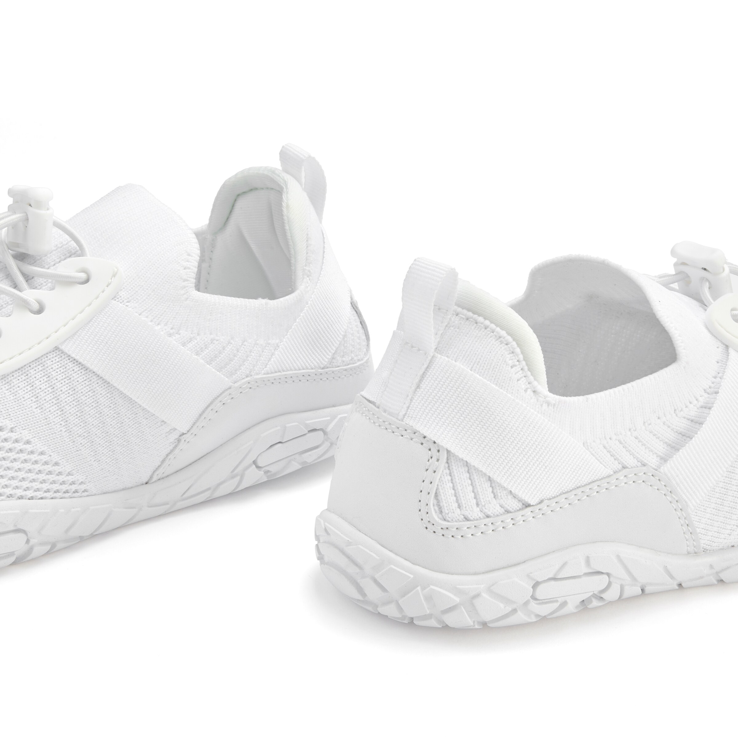 Sneaker low de la LASCANA pe alb