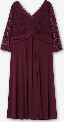 SHEEGO - Vestido de noche en rojo: frente