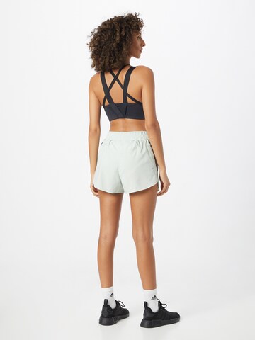 ADIDAS SPORTSWEAR Loosefit Sportshorts 'Run Icons 3' in Grün