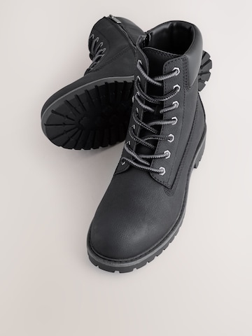 Boots stringati di Next in nero