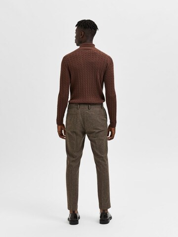 Coupe slim Pantalon à plis SELECTED HOMME en marron