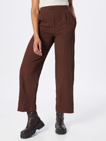 PIECES Regular Pleat-front trousers 'SARAH' in Brown: front