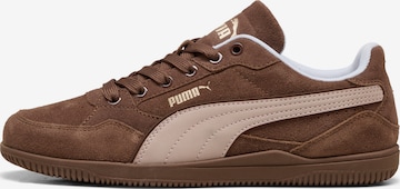 Baskets basses PUMA en marron : devant