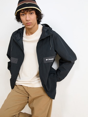 COLUMBIA Φθινοπωρινό και ανοιξιάτικο μπουφάν 'Spire Valley' σε μαύρο
