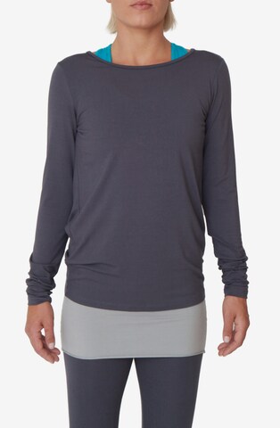 YOGISTAR.COM Performance Shirt 'Open Back' in Grey: front