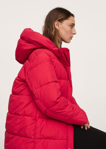 Manteau d’hiver MANGO en rouge