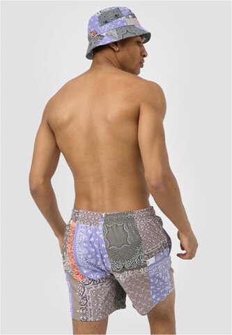 regular Pantaloni di Karl Kani in colori misti