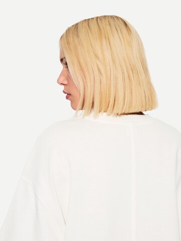 T-shirt Bershka en blanc