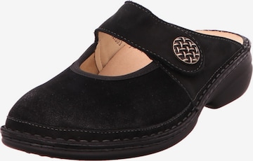 Finn Comfort Clogs in Black: front