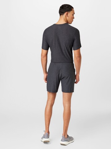 SKECHERS Regular Sportshorts 'ULTRA GO LITE' in Grau