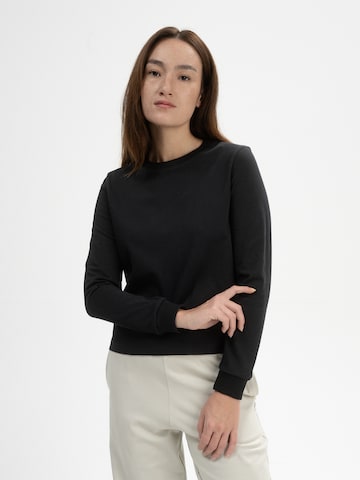 Tricou 'AASTHA' de la MELA pe negru: față