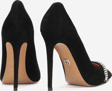 Kazar Pumps in Black