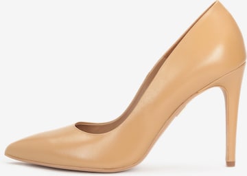 Kazar Pumps in Beige: front