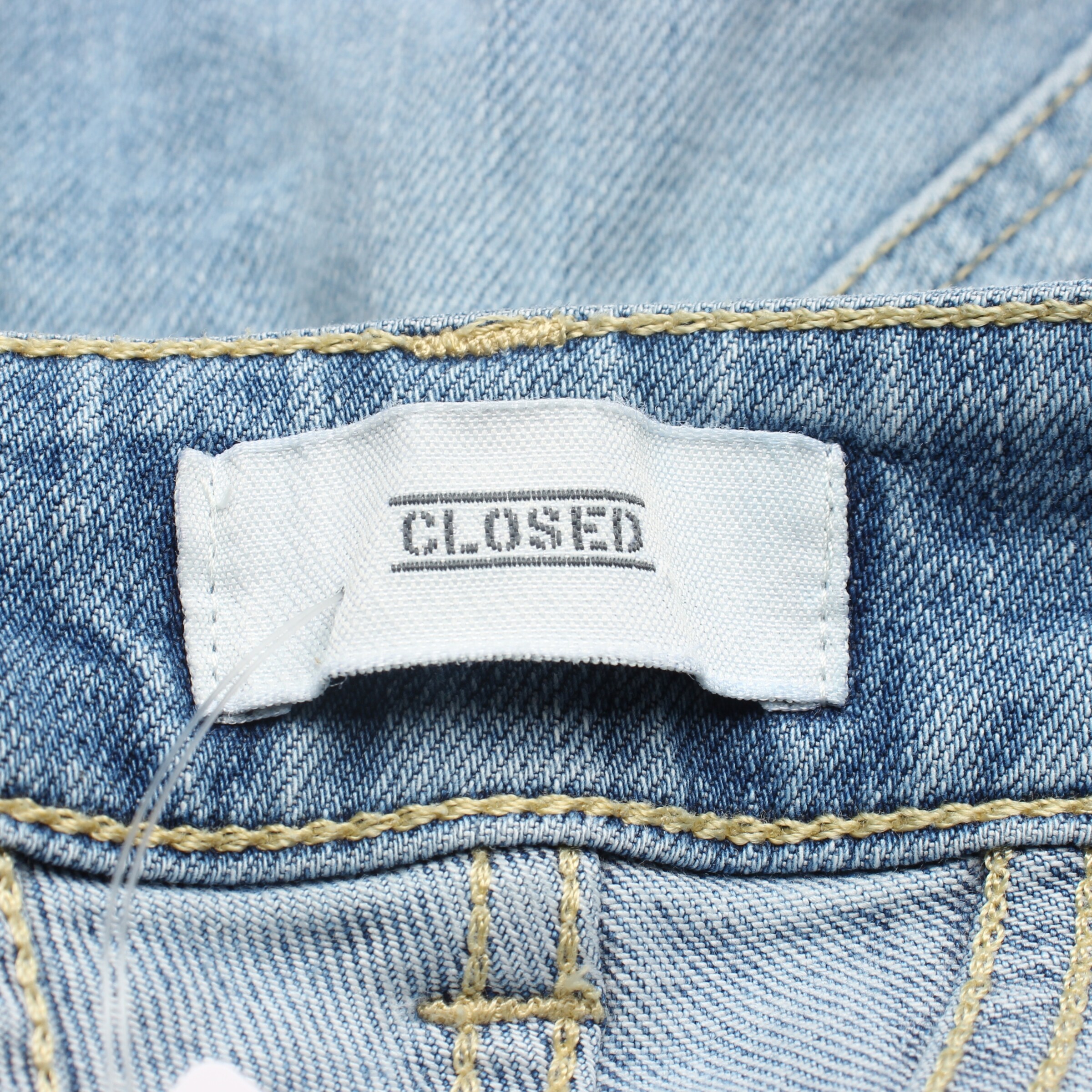 Closed Jeans in 32 in Blue