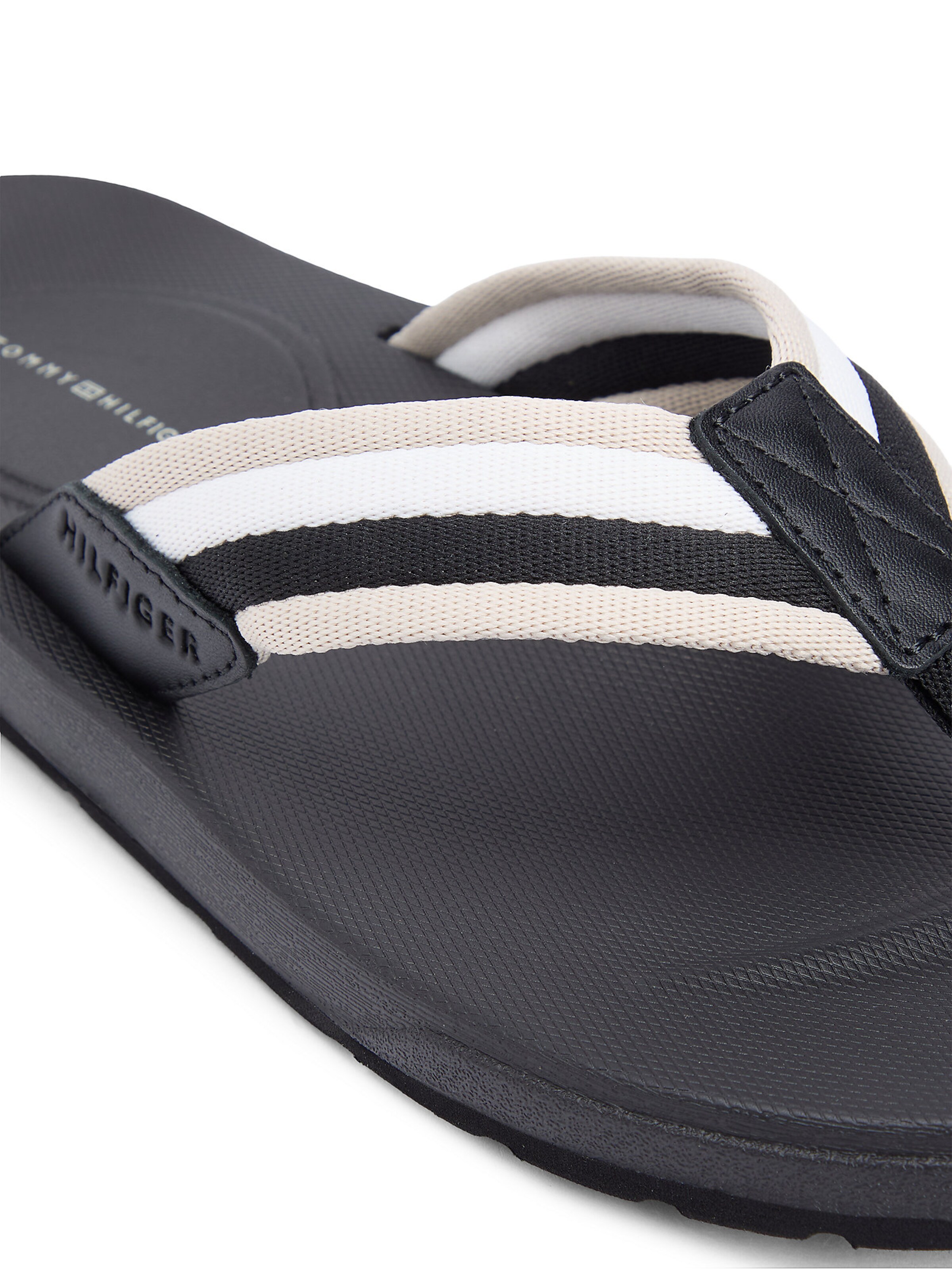 TOMMY HILFIGER Teenslippers in Zwart