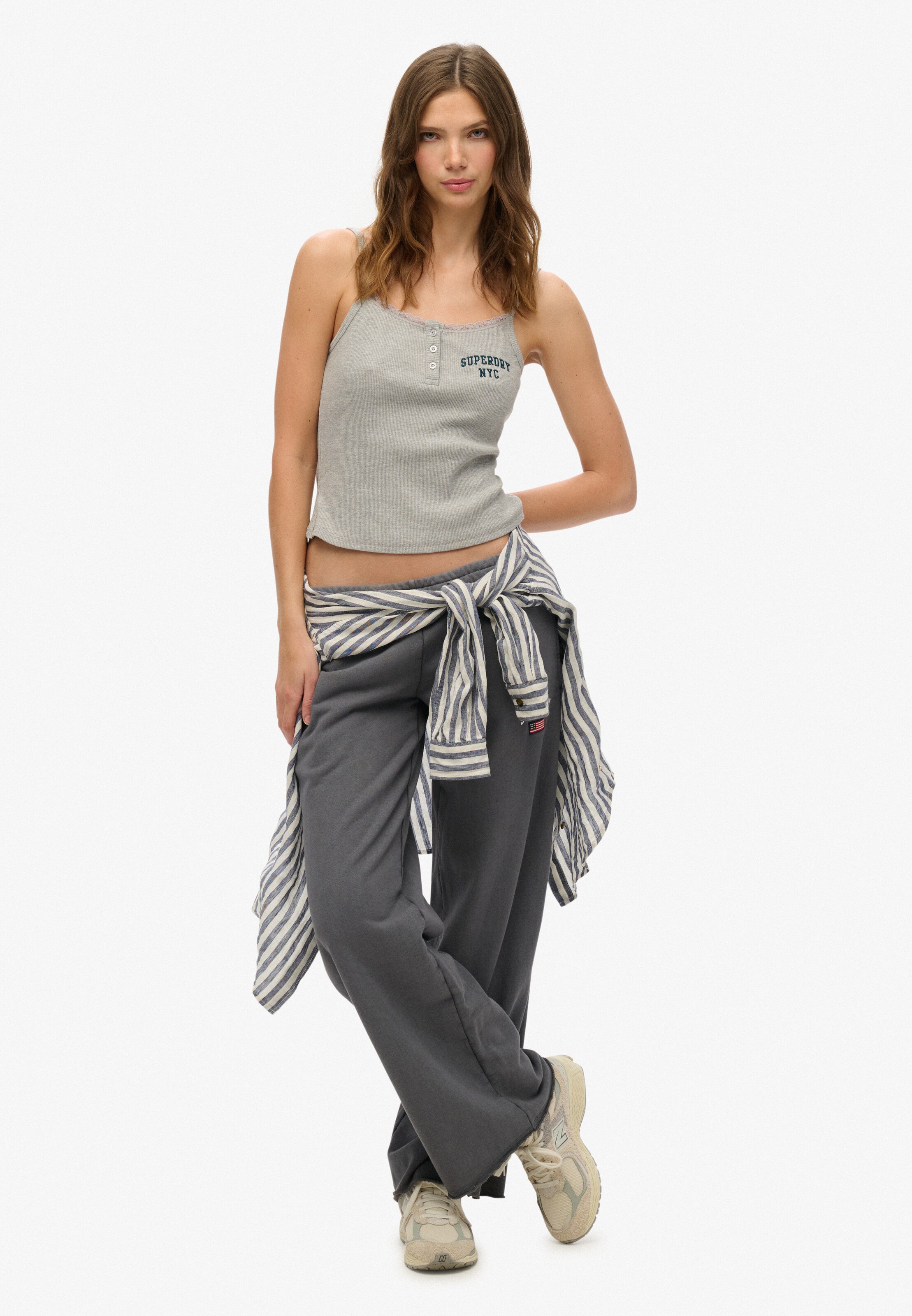 Superdry Top 'Athletic Essentials' in Grijs