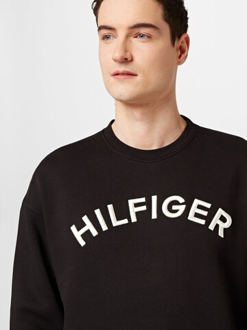 TOMMY HILFIGER Sweatshirt in Schwarz