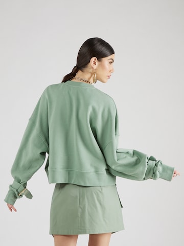 Sweat-shirt 'Carola' Hoermanseder x About You en vert