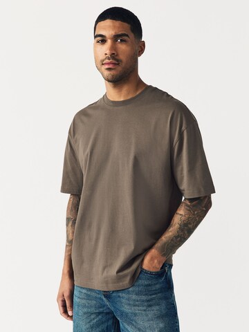 Next Футболка в Коричневый: спереди