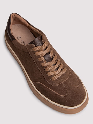 Pantofi de la Ombre pe maro