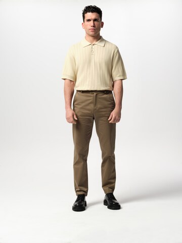 ABOUT YOU x Jaime Lorente Regular Chino trousers 'Timur' in Green