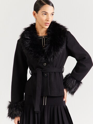 VILA Between-Seasons Coat 'VIMETIL' in Black: front