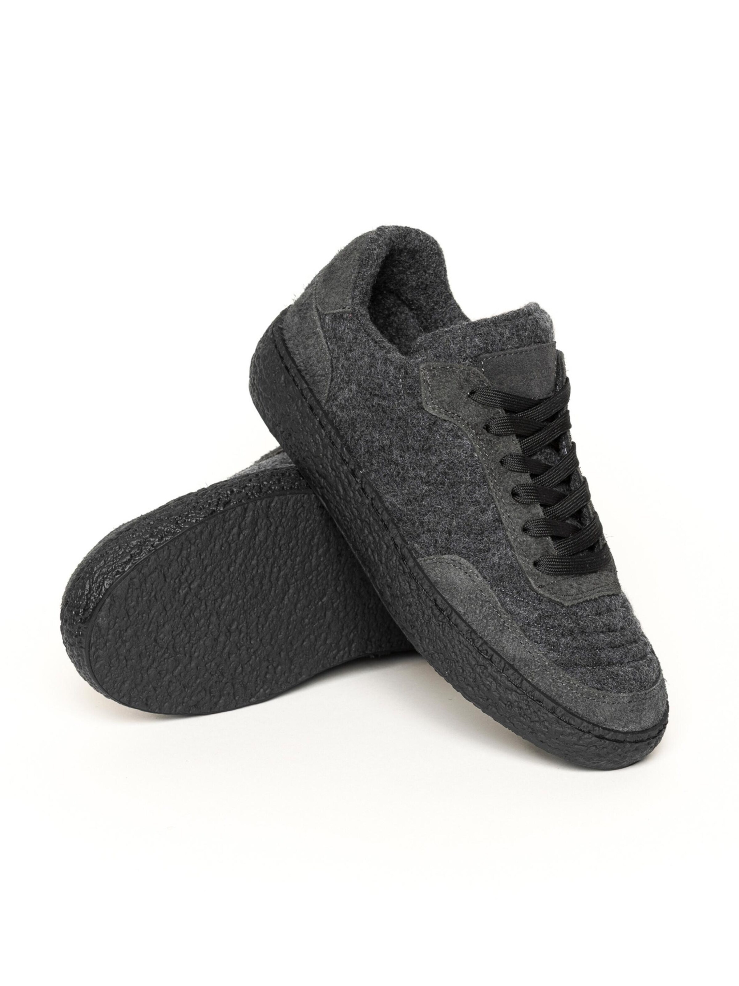 Gottstein Sneakers in Black