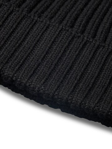FALKE Beanie in Black