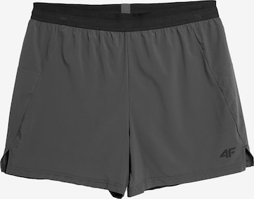 Pantaloni sportivi di 4F in grigio: frontale