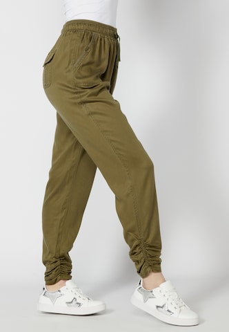 KOROSHI Tapered Jeans i grøn