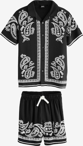 Next Setti värissä musta: etupuoli