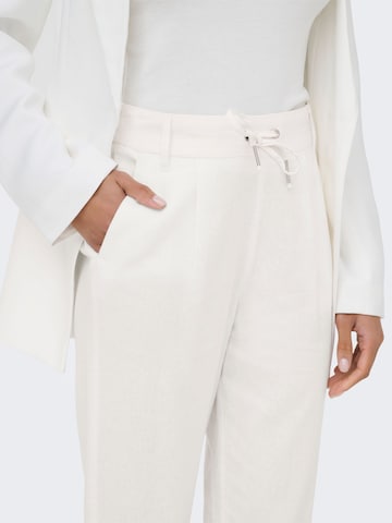 Regular Pantalon 'ONLGoa Poptrash' ONLY en blanc