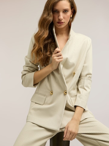 Blazer di MOTIVI in bianco