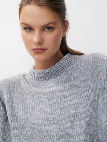 Pull&Bear Sweter w kolorze szary