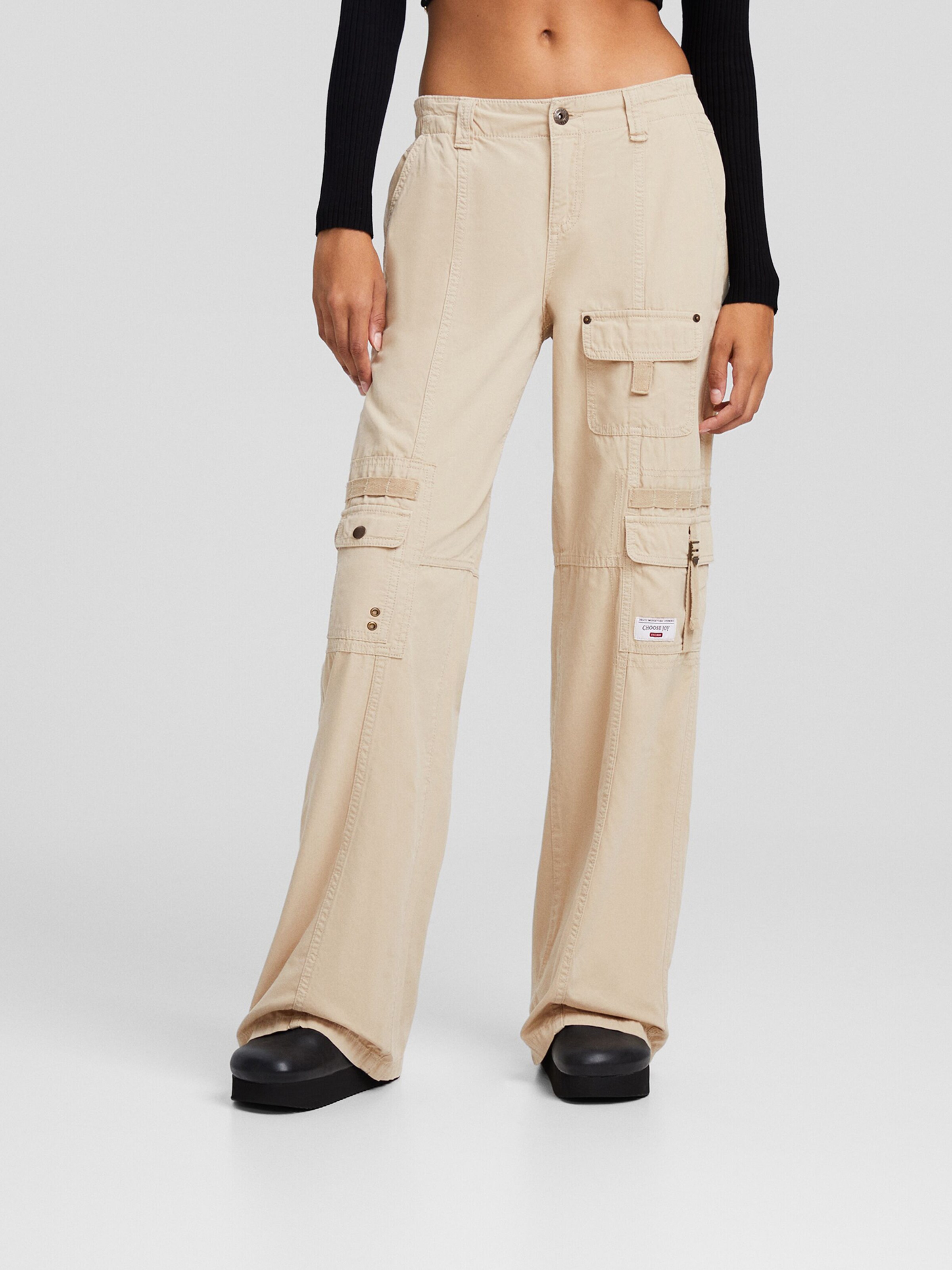 Pantalon cargo beige bershka sale