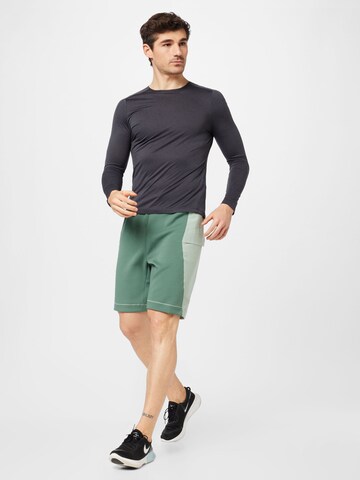 On Regular Shorts in Grün