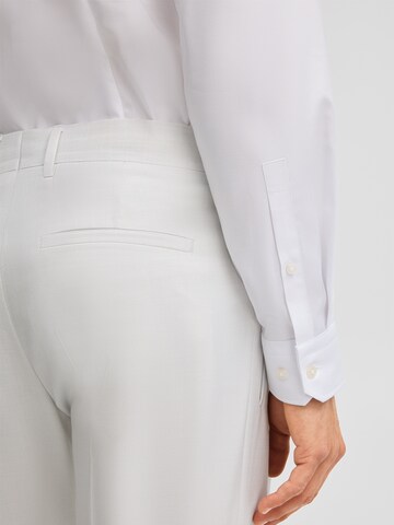 Fit confort Chemise STRELLSON en blanc