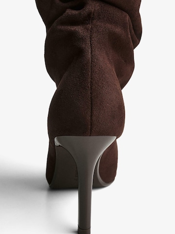 Bershka Boot in Brown