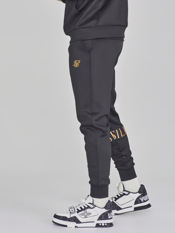 Tapered Pantaloni sportivi di SikSilk in nero